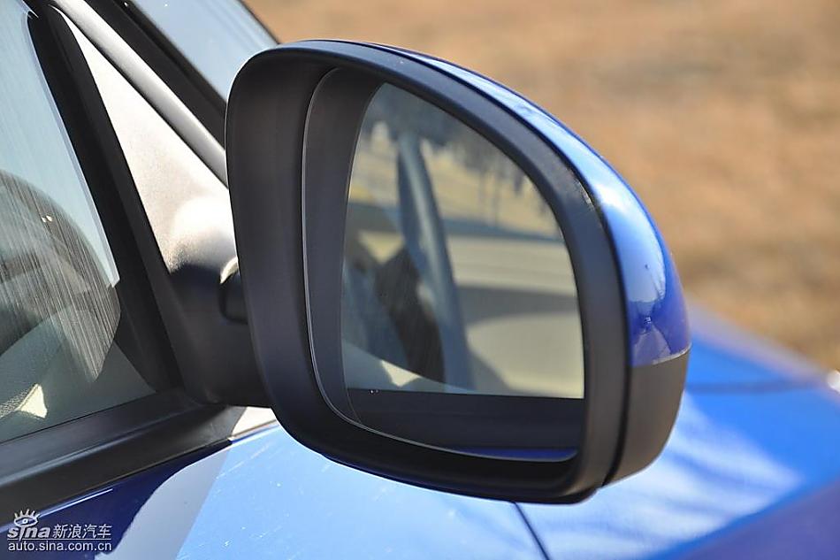 新浪试驾斯柯达Fabia晶锐外观实拍图