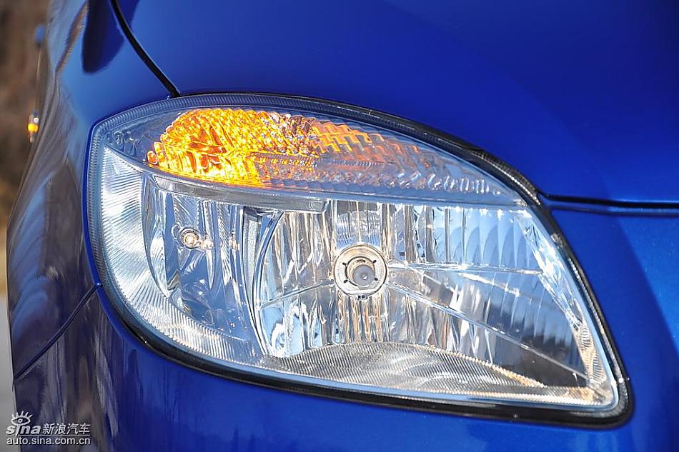 新浪试驾斯柯达Fabia晶锐外观实拍图