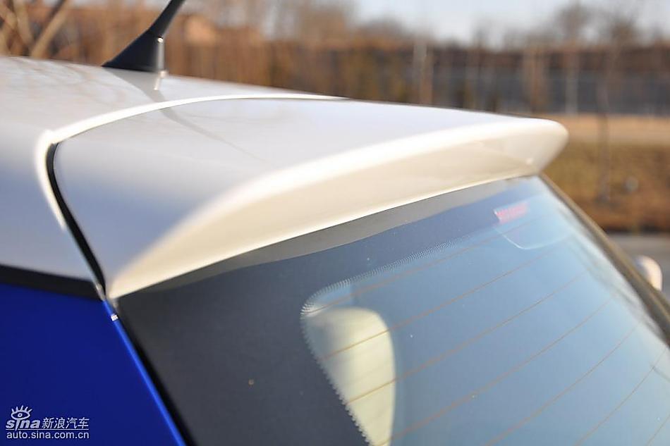 新浪试驾斯柯达Fabia晶锐外观实拍图