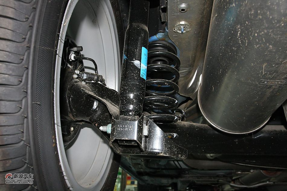 2011款晶锐1.6手动酷黑版