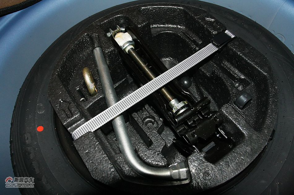 2011款晶锐1.6手动酷黑版