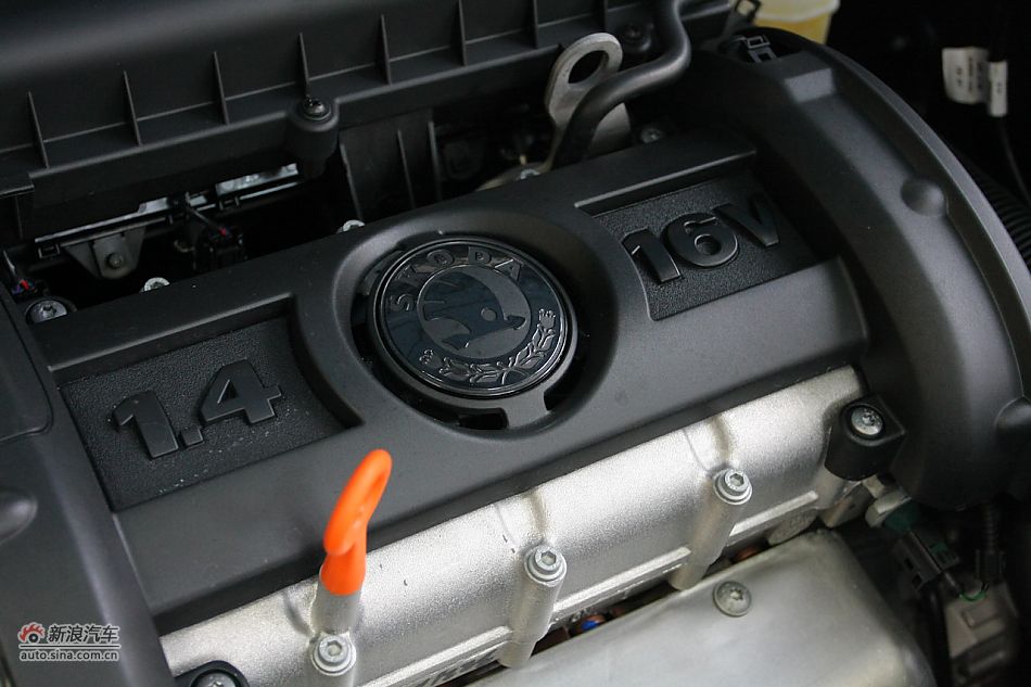 2011款晶锐1.6手动酷黑版