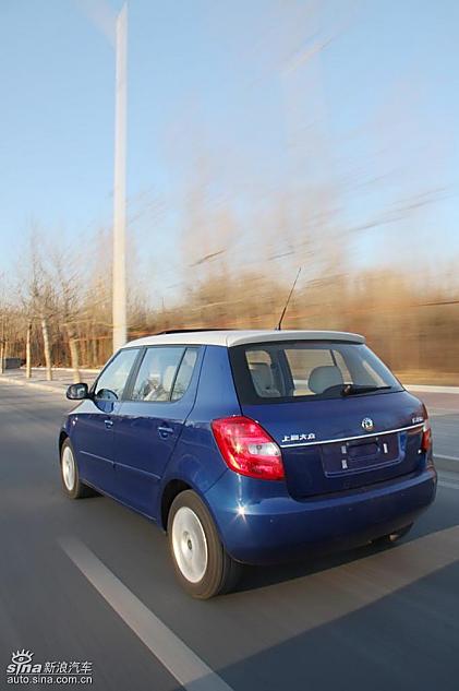 新浪试驾斯柯达Fabia晶锐动态实拍