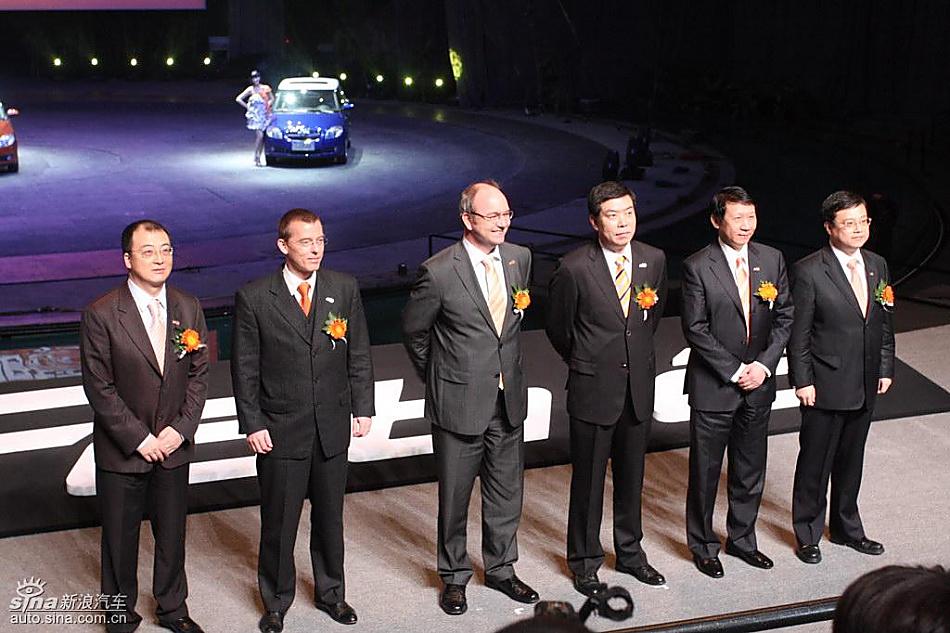 斯柯达Fabia晶锐上市现场高层领导合影