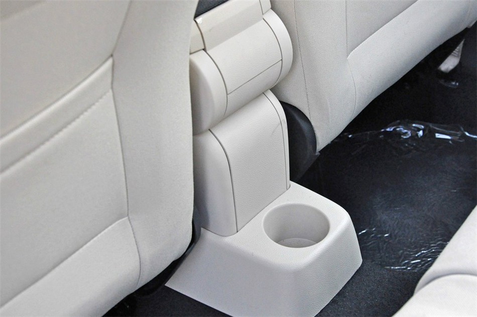 2012款 1.6L AT Scout 座椅空间