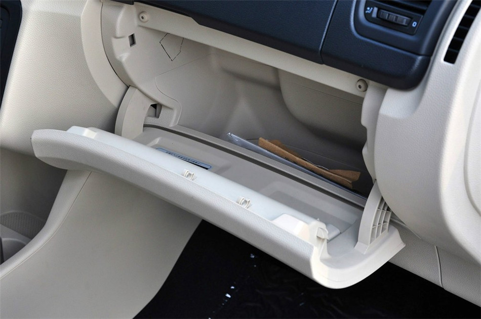 2012款 1.6L AT Scout 座椅空间