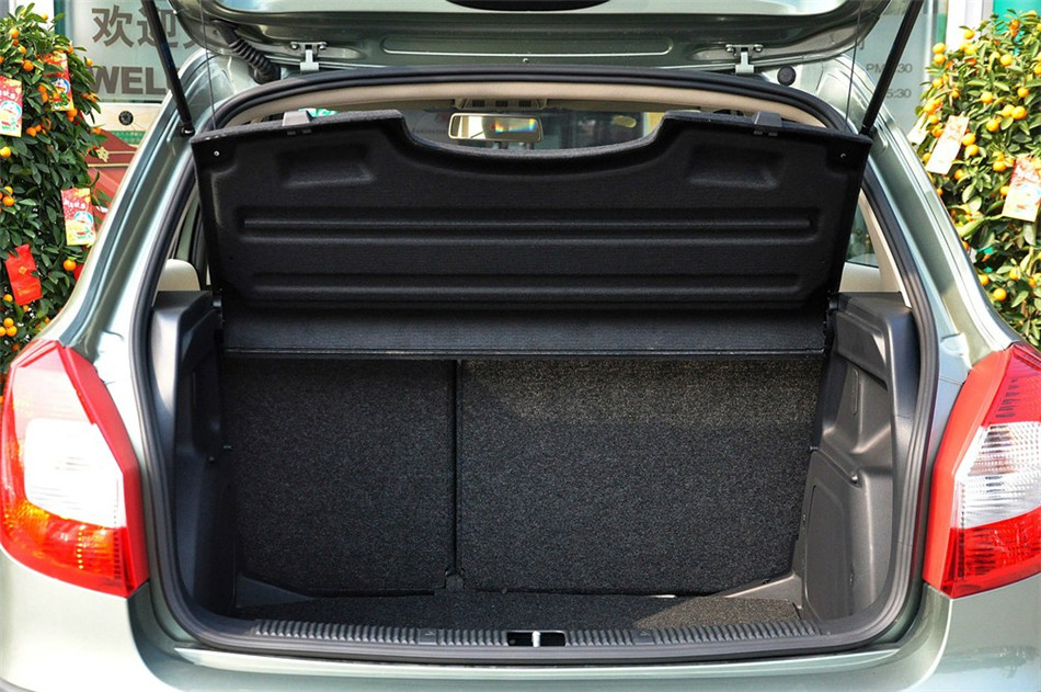 2012款 1.6L AT Scout 座椅空间