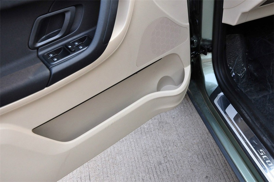 2012款 1.6L AT Scout 座椅空间