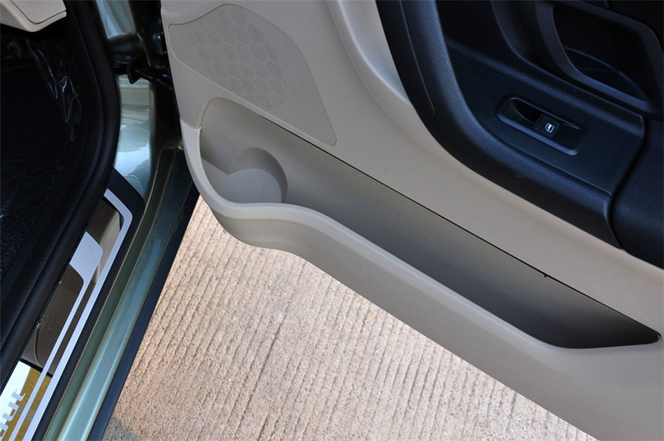 2012款 1.6L AT Scout 座椅空间