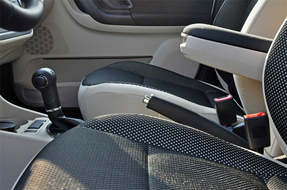 2012款 1.6L AT Scout 座椅空间