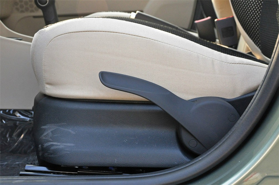 2012款 1.6L AT Scout 座椅空间