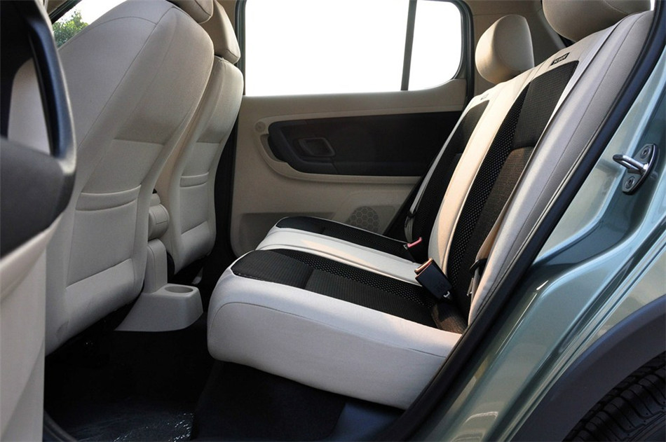 2012款 1.6L AT Scout 座椅空间