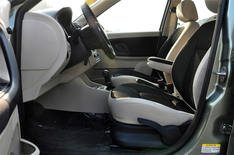 2012款 1.6L AT Scout 座椅空间