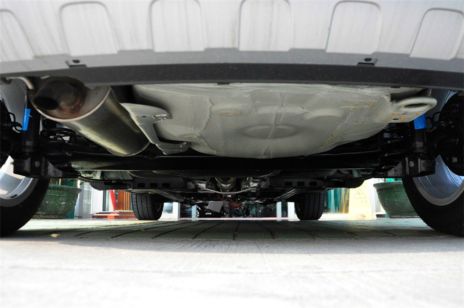 2012款 1.6L AT Scout 引擎底盘