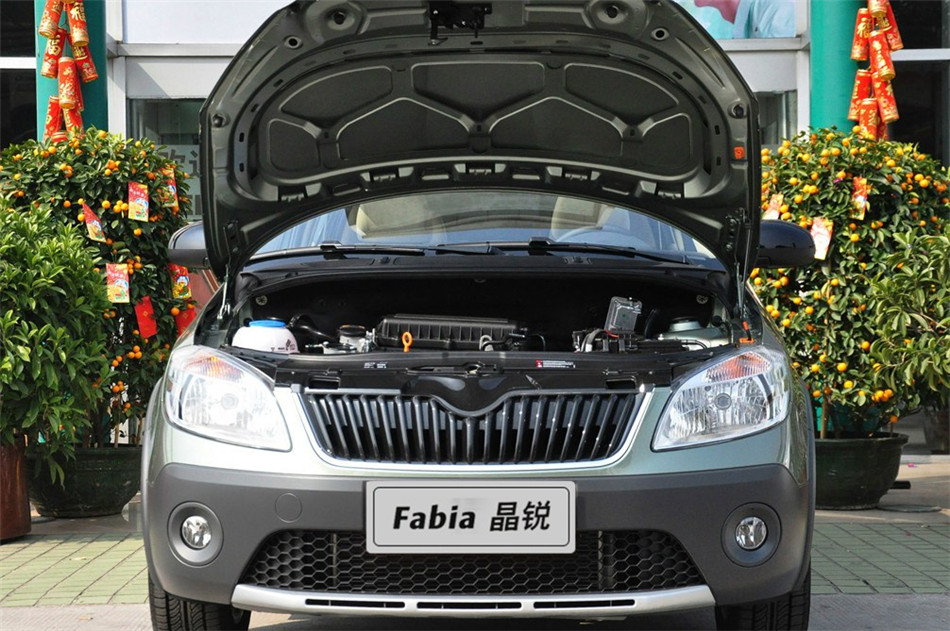 2012款 1.6L AT Scout 引擎底盘