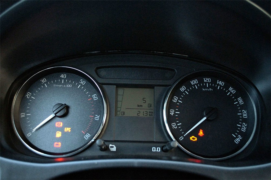 2012款 1.4L MT 晶灵版 内饰