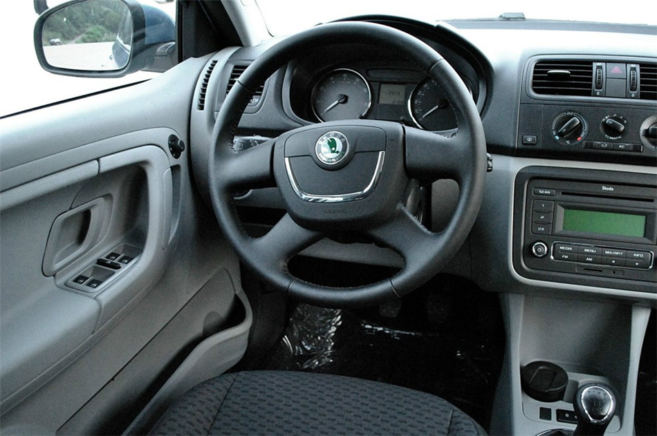 2012款 1.4L MT 晶灵版 内饰