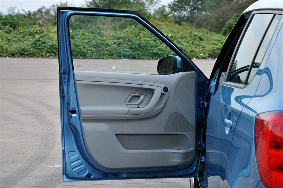 2012款 1.4L MT 晶灵版 座椅空间