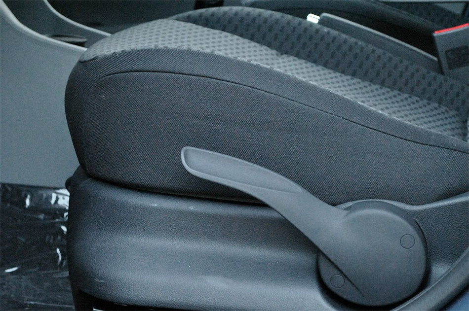 2012款 1.4L MT 晶灵版 座椅空间