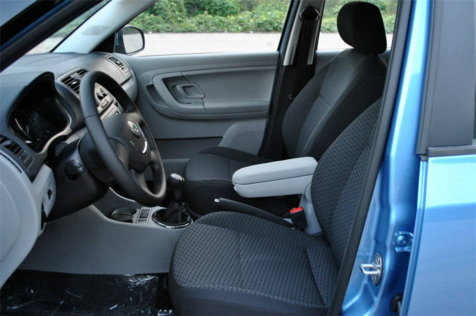 2012款 1.4L MT 晶灵版 座椅空间