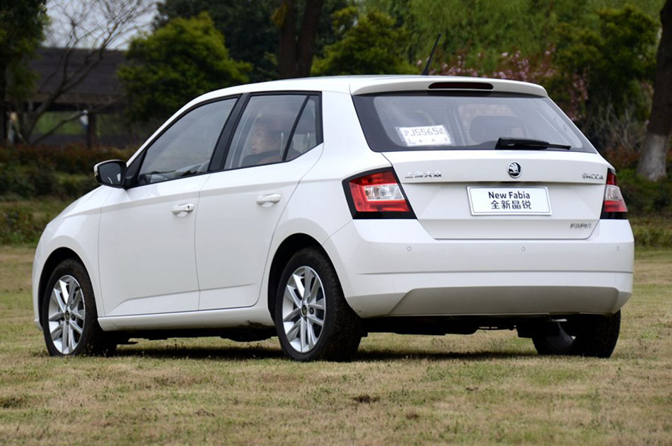 2015款 1.6L 自动智行版 外观