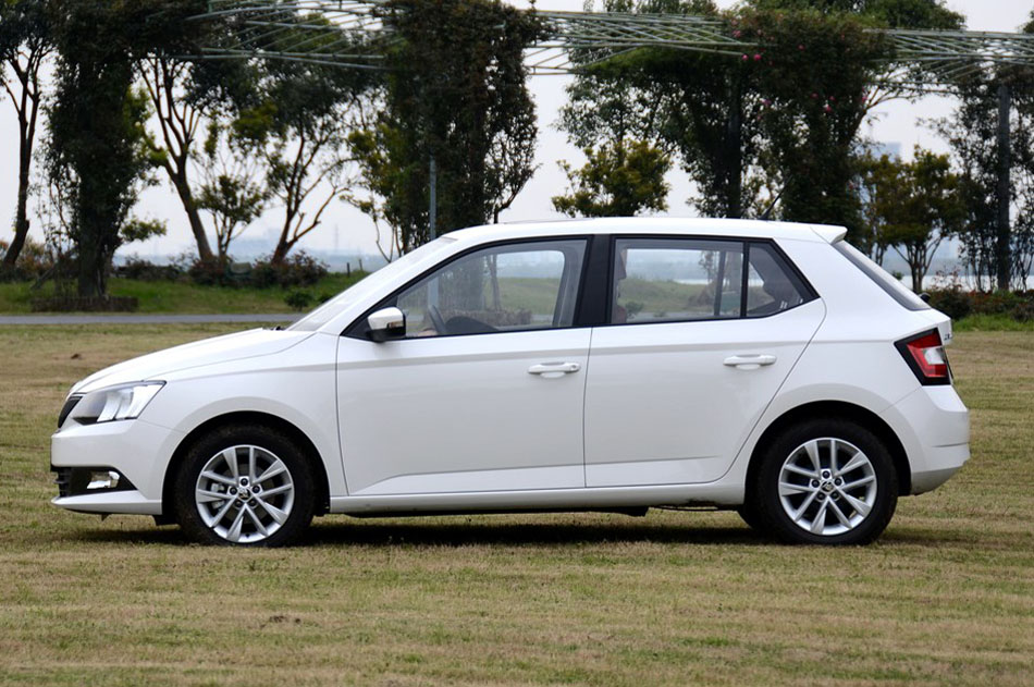 2015款 1.6L 自动智行版 外观