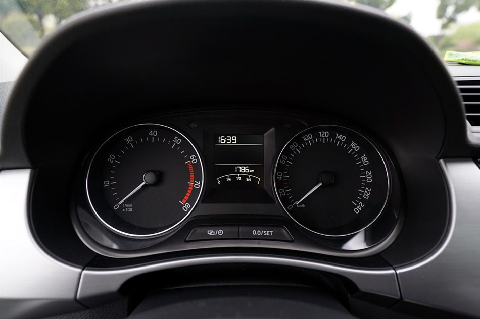 2015款 1.6L 自动智行版 内饰