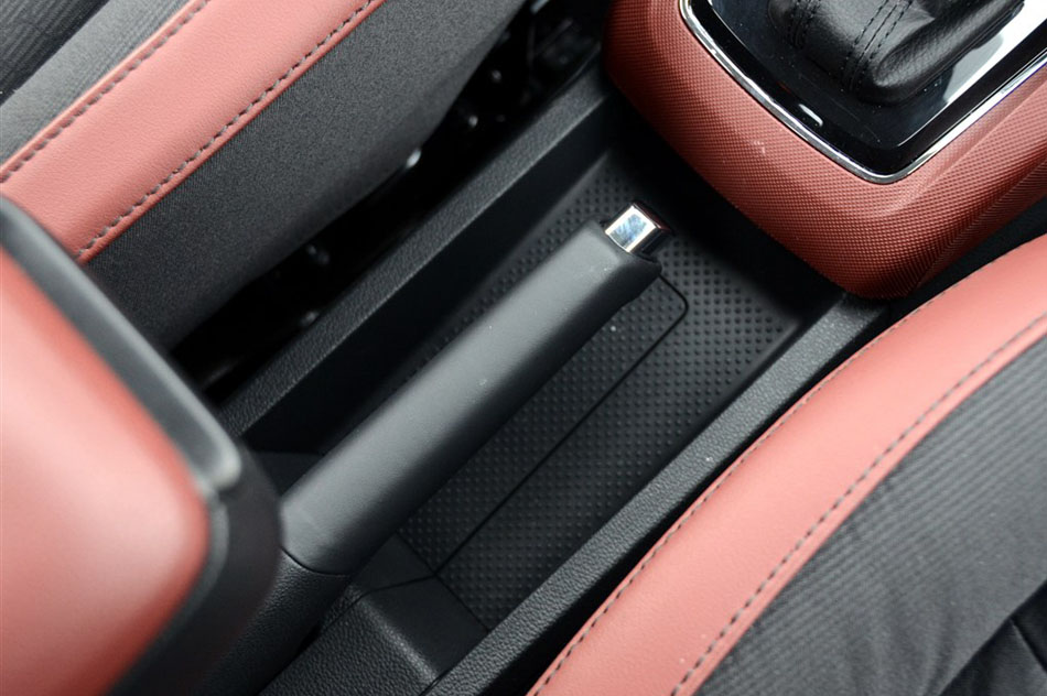 2015款 1.6L 自动智行版 内饰