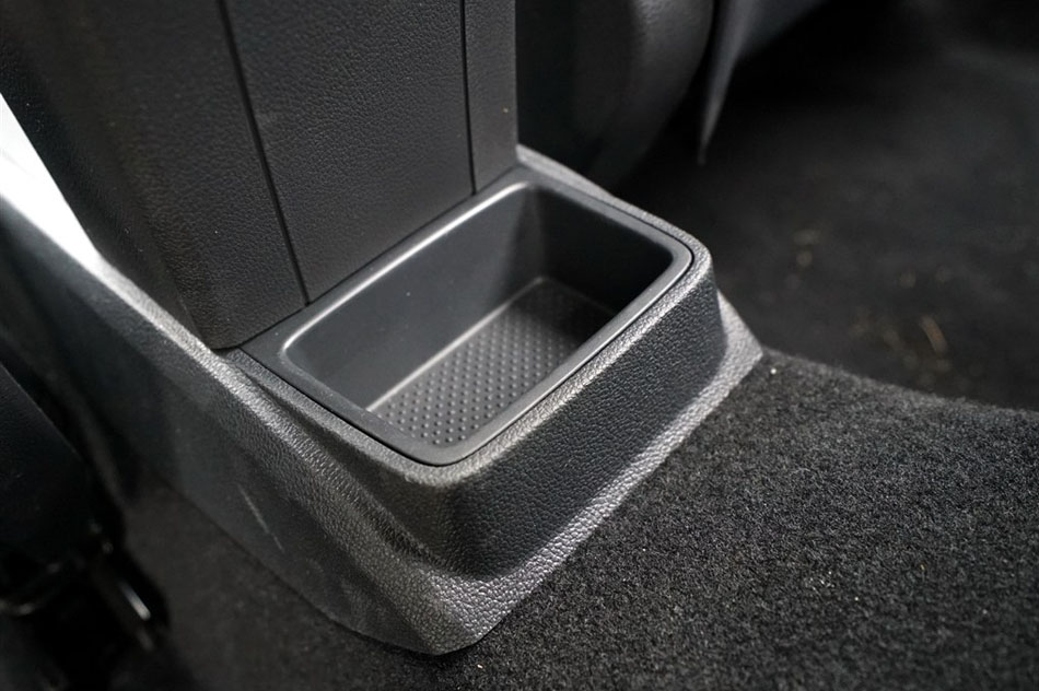 2015款 1.6L 自动智行版 座椅空间