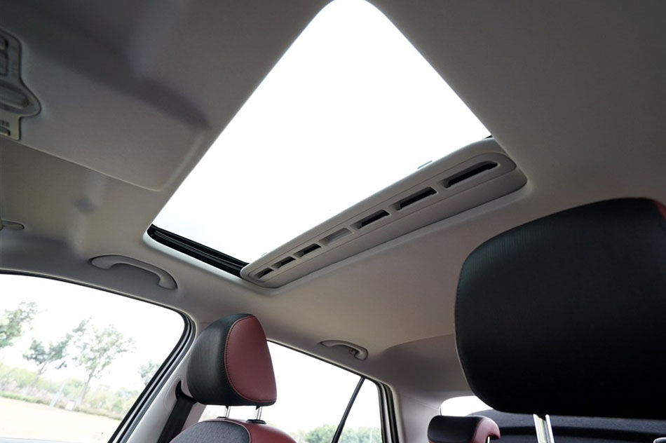 2015款 1.6L 自动智行版 座椅空间