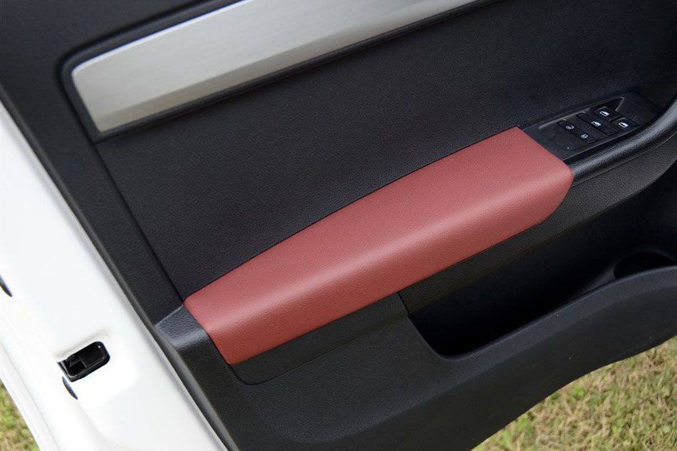 2015款 1.6L 自动智行版 座椅空间