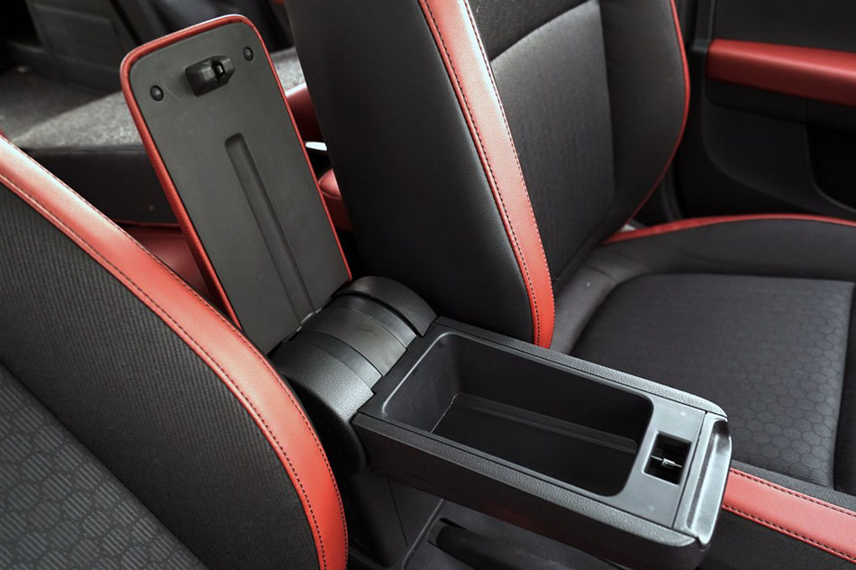 2015款 1.6L 自动智行版 座椅空间