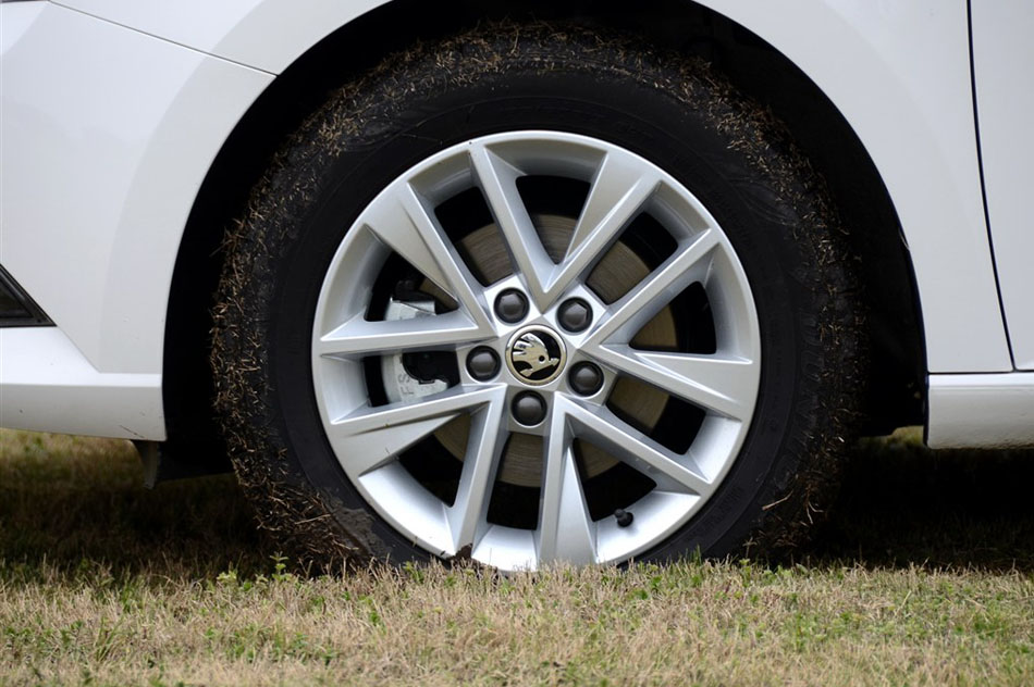 2015款 1.6L 自动智行版 细节