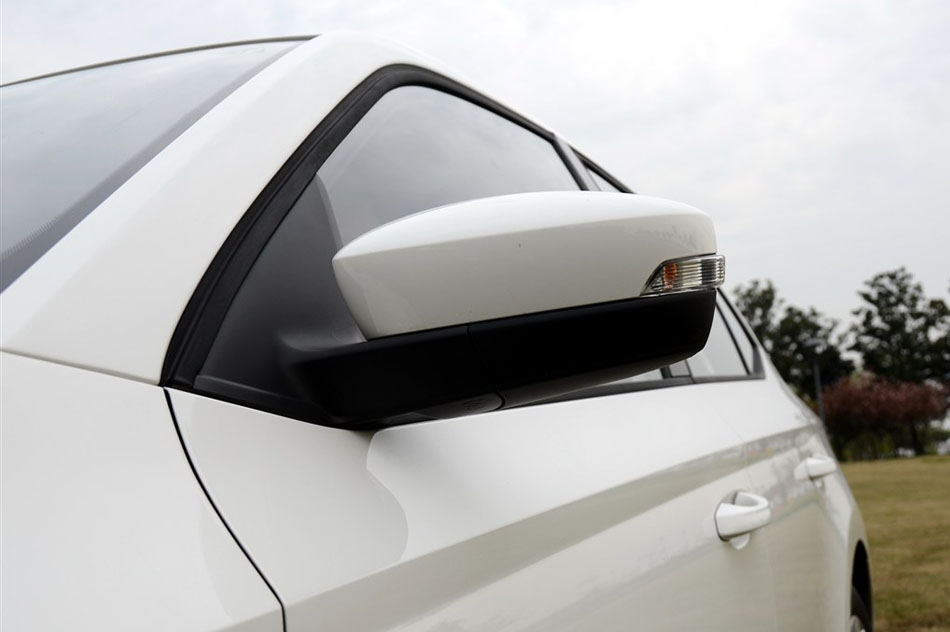 2015款 1.6L 自动智行版 细节