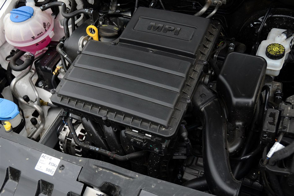 2015款 1.6L 自动智行版 引擎底盘