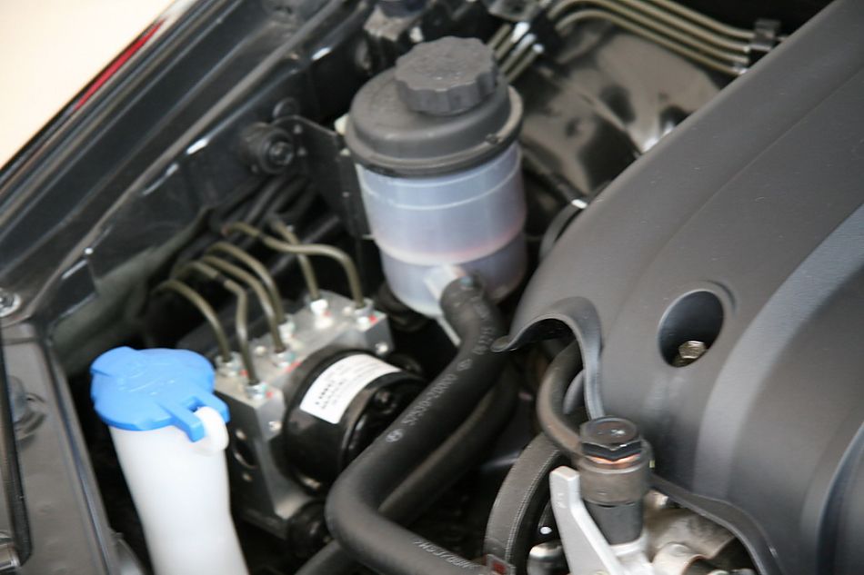 北京现代07款三厢伊兰特发动机