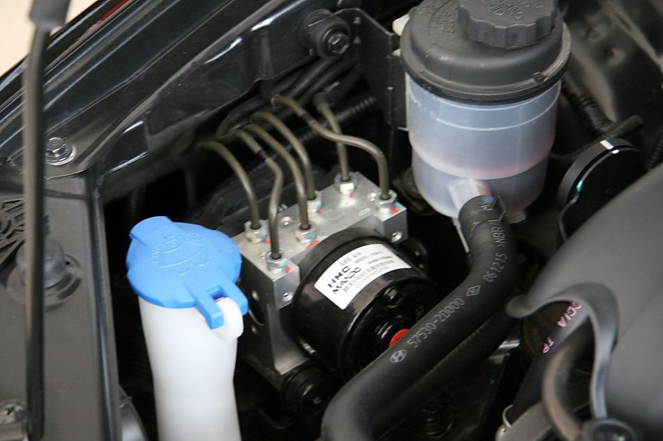 北京现代07款三厢伊兰特发动机