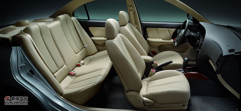 2011款伊兰特内饰