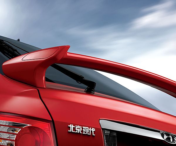 两厢伊兰特外观