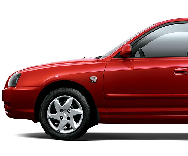 两厢伊兰特外观