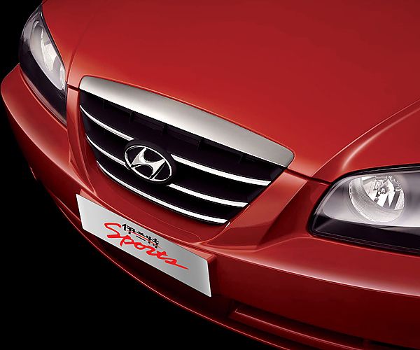 两厢伊兰特外观