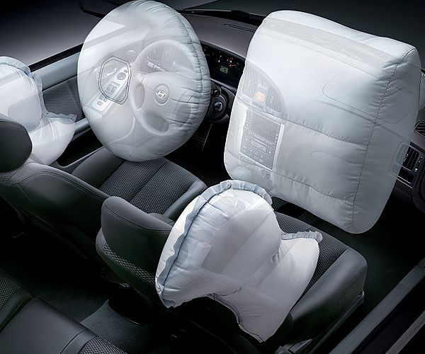 两厢伊兰特内饰