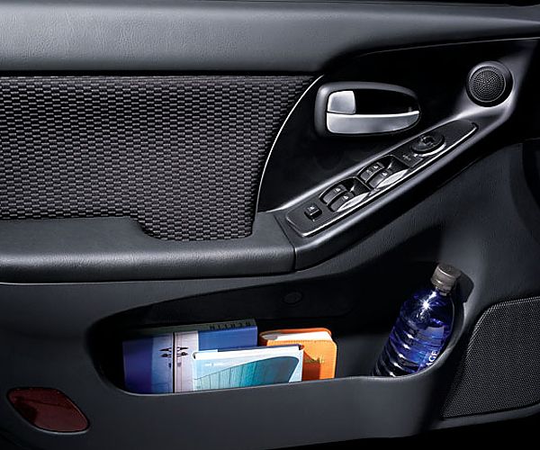 两厢伊兰特内饰