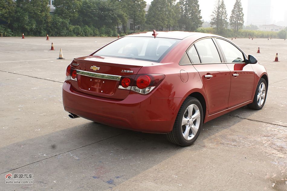 2011款科鲁兹1.6T手动档实拍图