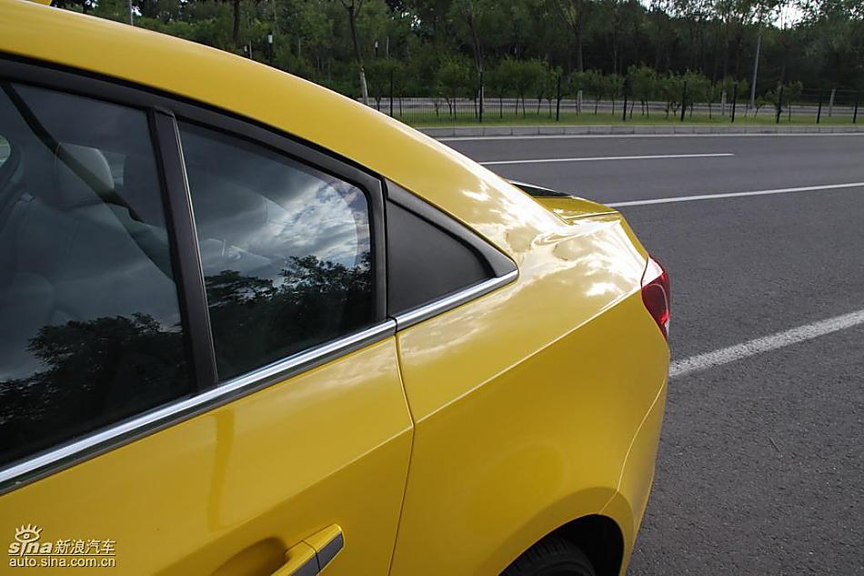 小黄蜂版科鲁兹实拍图