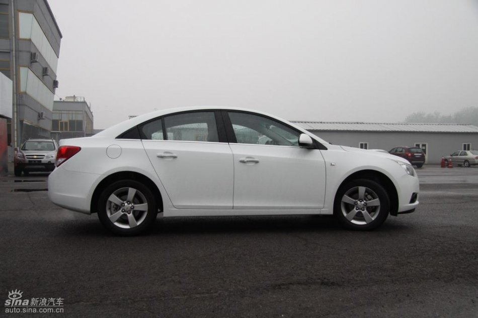 新浪试驾雪佛兰科鲁兹外观实拍图
