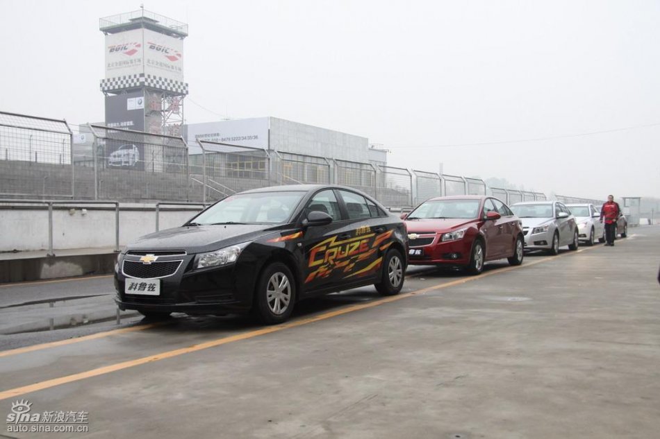 新浪试驾雪佛兰科鲁兹外观实拍图
