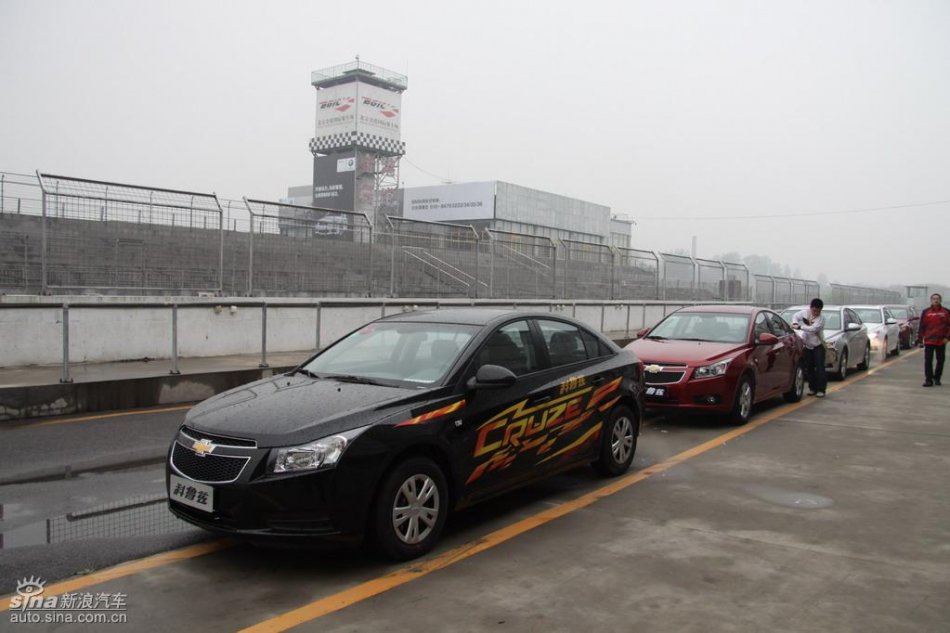 新浪试驾雪佛兰科鲁兹外观实拍图
