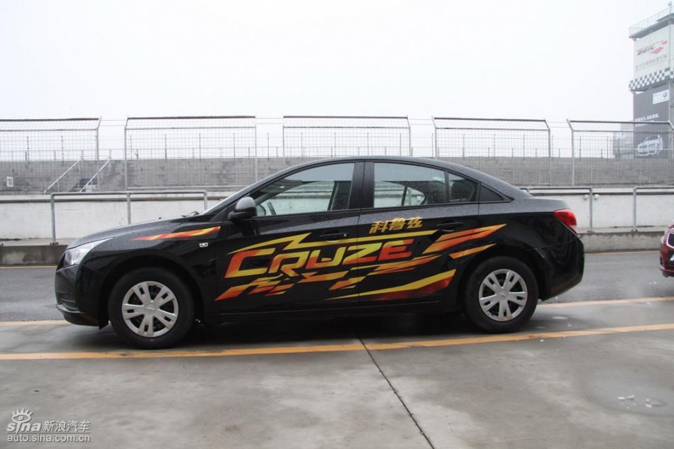 新浪试驾雪佛兰科鲁兹外观实拍图