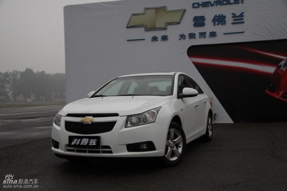新浪试驾雪佛兰科鲁兹外观实拍图